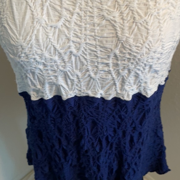 Sno Skins Woman’s Sleeveless Top Size Large White/Blue - Picture 2 of 5